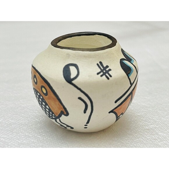 Native American Art Handmade Hand Painted Pottery Vase Miniature Signed CRW - Picture 3 of 11